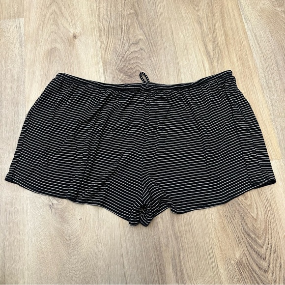 Old Navy Black and White Pajama Shorts Soft Elastic Waist size L - Picture 3 of 5